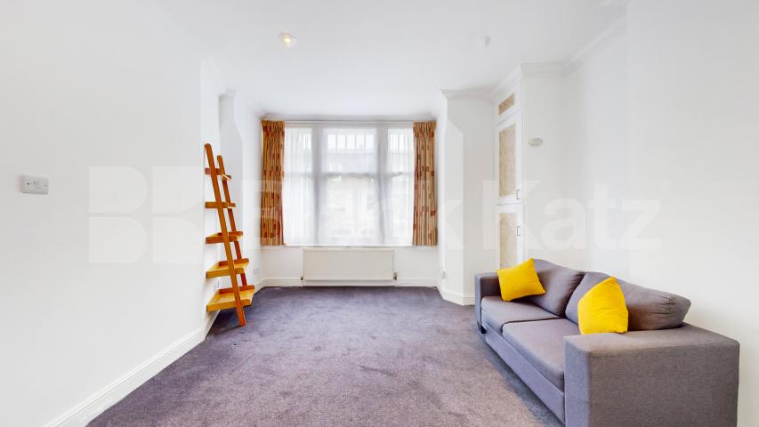 Spacious one bedroom set in period conversion mins to Heath and Tube!  Howitt Road, Belsize Park